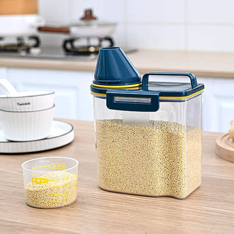 Airtight Pet Food Storage Container with Scoop Lid, 1.5L/2L