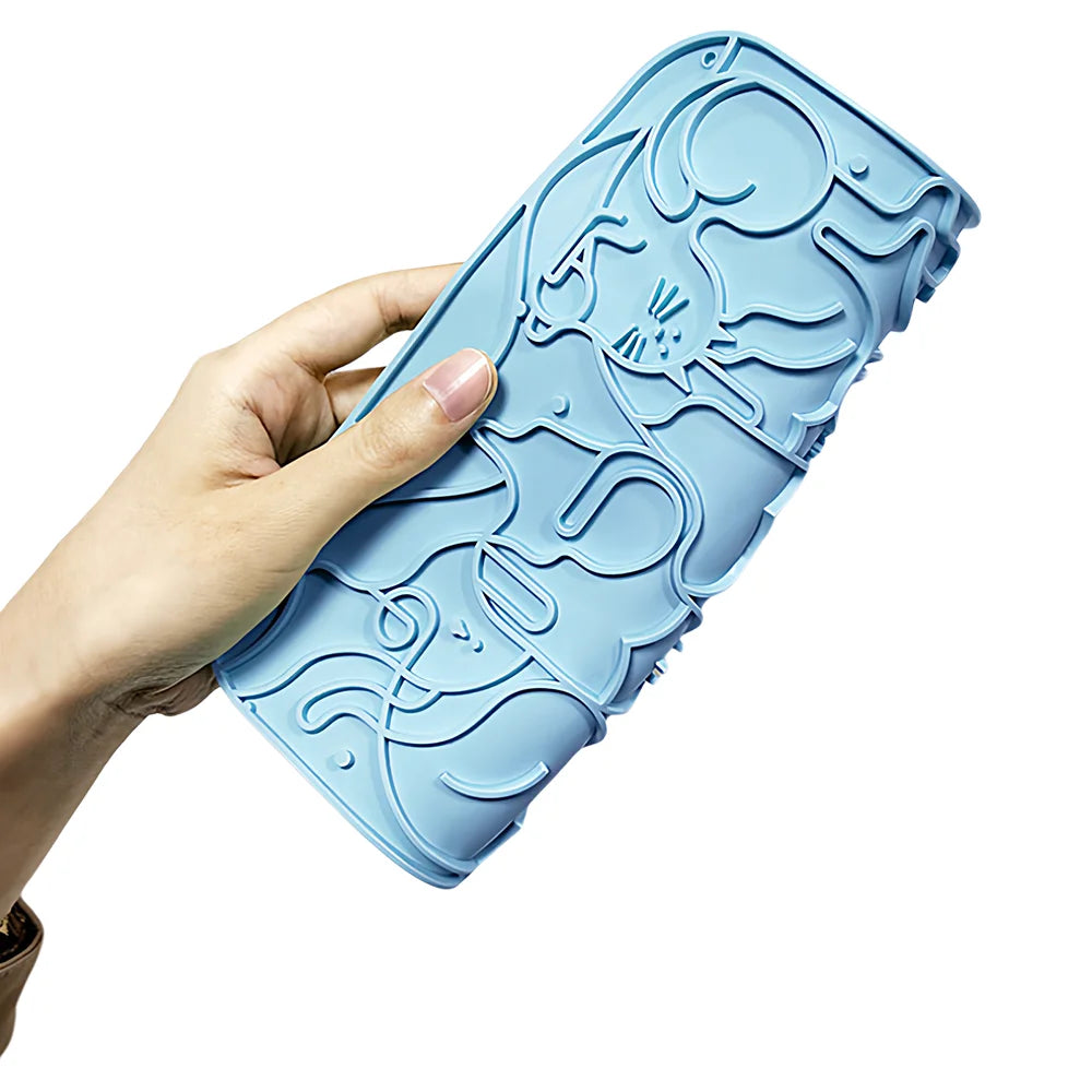 Slow Feeder Suction Lick Mat – 3D Maze Silicone Pad for Dogs & Cats