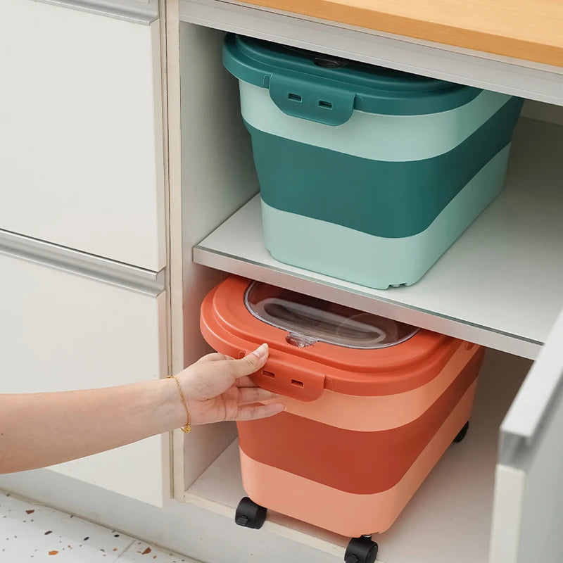 Collapsible Airtight Pet Food Storage Container with Lid, 13-33 lb